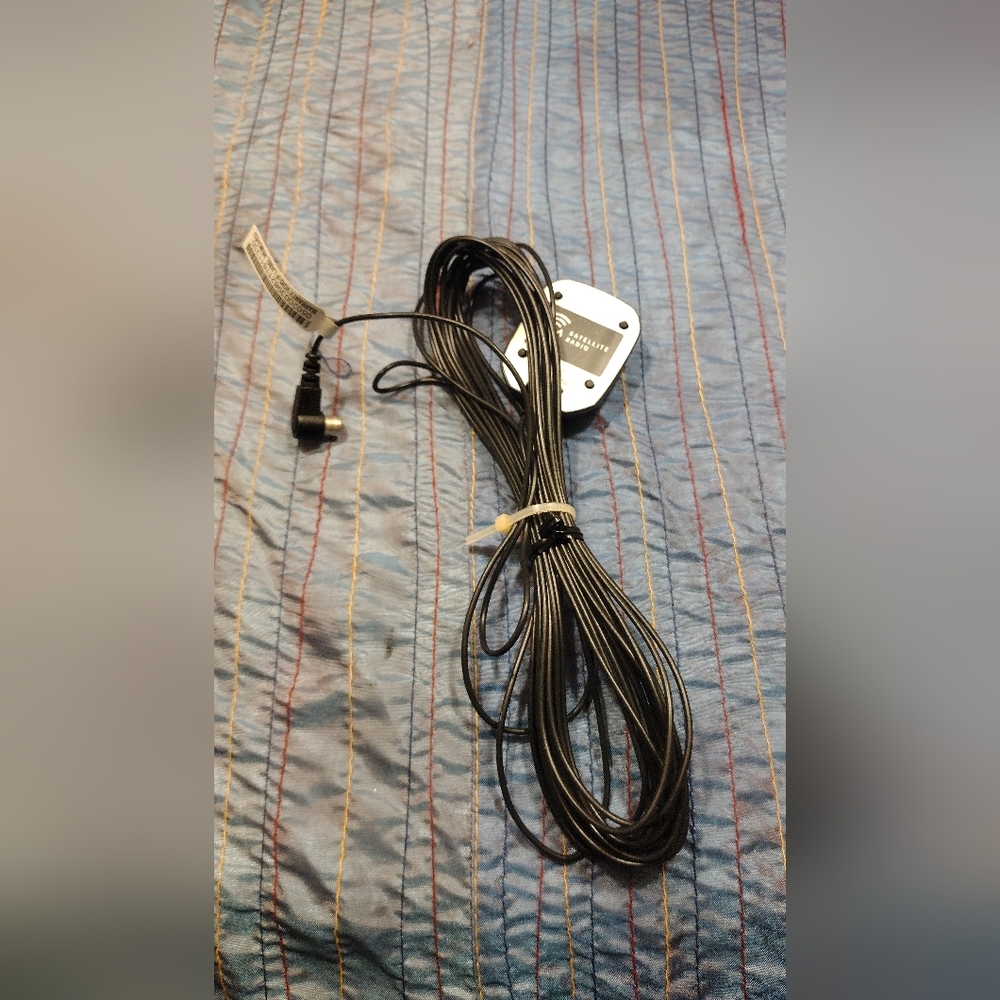 XM Satellite Magnetic Antenna - Picture 2 of 4